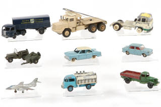Lot 332 - DINKY TOYS (FRANCE) (10)