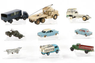 Lot 332 - DINKY TOYS (FRANCE) (10)