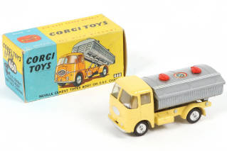 Lot 153 - CORGI TOYS (GB) (1)