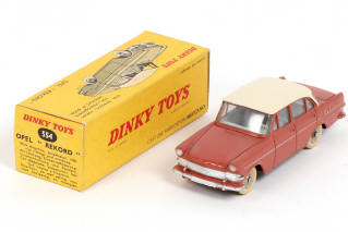 Lot 339 - DINKY TOYS (FRANCE) (1)
