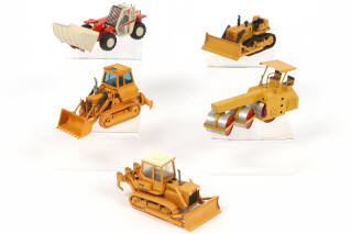 Lot 85 - DIVERS (5)