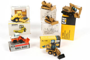 Lot 83 - DIVERS (7)