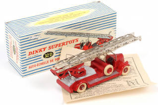 Lot 346 - DINKY TOYS (FRANCE) (1)