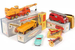 Lot 300 - DINKY TOYS (GB) (6)