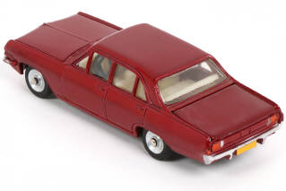 Lot 352 - DINKY TOYS (FRANCE) (1)