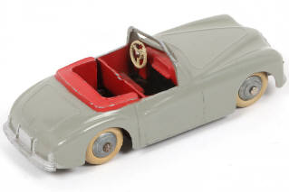 Lot 327 - DINKY TOYS (FRANCE) (1)