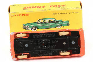 Lot 344 - DINKY TOYS (FRANCE) (1)