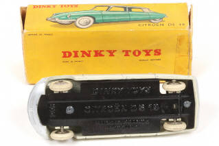 Lot 330 - DINKY TOYS (FRANCE) (1)