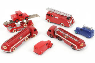 Lot 323 - DINKY TOYS (7)