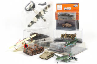 Lot 93 - DIVERS (12)