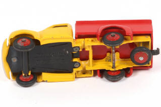 Lot 358 - DINKY TOYS (FRANCE) (1)