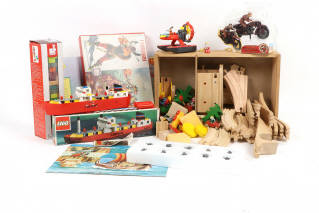 Lot 26 - DIVERS (9)
