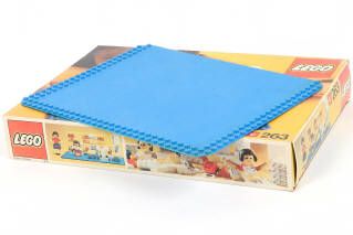 Lot 211 - LEGO (DANEMARK) (1)