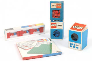 Lot 218 - LEGO (DANEMARK) (5)