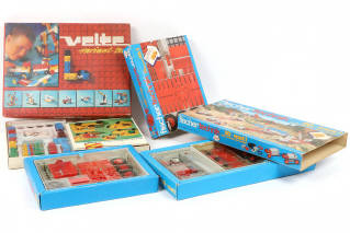 Lot 289 - DIVERS (6)