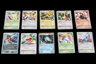 Lot 42 - POKEMON COMPANY (FRANCE) (10)