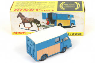 Lot 355 - DINKY TOYS (FRANCE) (1)