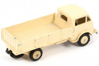 Lot 340 - DINKY TOYS (FRANCE) (1)
