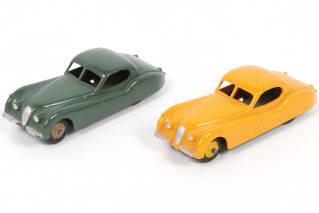 Lot 284 - DINKY TOYS (GB) (2)