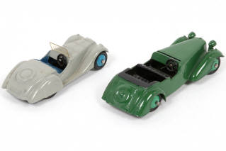 Lot 242 - DINKY TOYS (GB) (2)