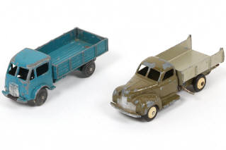 Lot 272 - DINKY TOYS (FRANCE) (2)