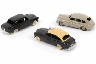 Lot 286 - DINKY TOYS (FRANCE) (3)