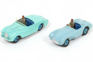 Lot 235 - DINKY TOYS (GB) (2)