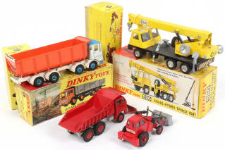Lot 197 - DINKY TOYS (GB) (4)
