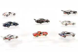 Lot 316 - DIVERS (9)
