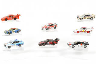 Lot 294 - DIVERS (9)
