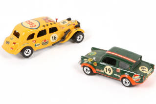 Lot 72 - DIVERS (2)