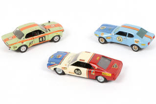 Lot 75 - DIVERS (3)