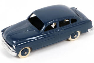 Lot 209 - DINKY TOYS (FRANCE) (1)