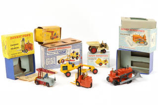 Lot 263 - DINKY TOYS (FRANCE) (5)