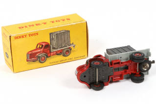 Lot 217 - DINKY TOYS (FRANCE) (1)