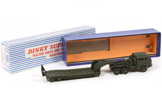 Lot 226 - DINKY TOYS (FRANCE) (1)