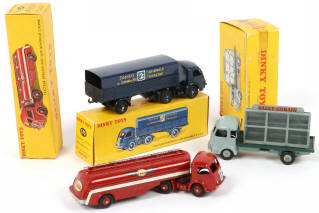 Lot 242 - DINKY TOYS (FRANCE) (3)
