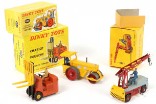 Lot 240 - DINKY TOYS (FRANCE) (3)