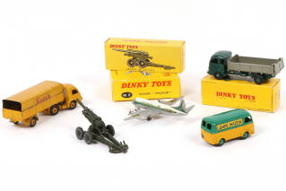 Lot 265 - DINKY TOYS (FRANCE) (5)