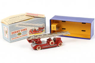 Lot 216 - DINKY TOYS (FRANCE) (1)