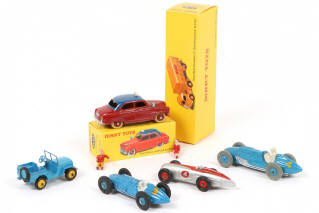 Lot 202 - DINKY TOYS (9)