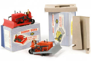 Lot 192 - DINKY TOYS (GB) (2)