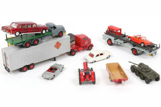 Lot 203 - DINKY TOYS (10)