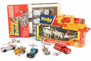 Lot 199 - DINKY TOYS (GB) (15)