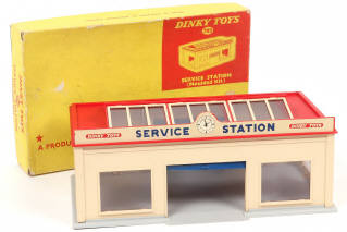 Lot 181 - DINKY TOYS (GB) (1)