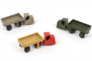 Lot 196 - DINKY TOYS (GB) (3)
