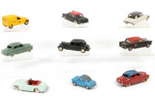 Lot 271 - DINKY TOYS (FRANCE) (9)
