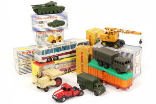Lot 201 - DINKY TOYS (7)
