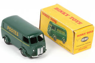 Lot 262 - DINKY TOYS (FRANCE) (1)