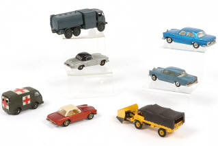 Lot 282 - DINKY TOYS (7)